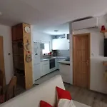 Διαμέρισμα Kameleon Apartmanhaz Ev Toeltessel Balatonszárszó