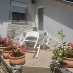Apartmán Kameleon Apartmanhaz Ev Toeltessel Balatonszárszó