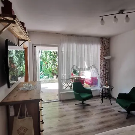 Kameleon Apartmanhaz Ev Toeltessel
