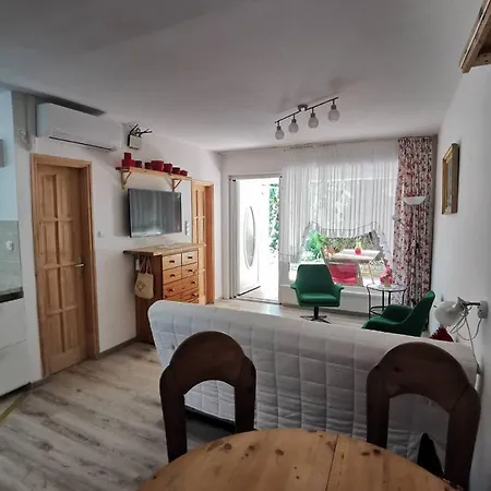 Apartman Kaméleon Ev Töltéssel *