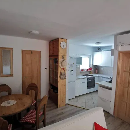 Apartman Kaméleon Ev Töltéssel *