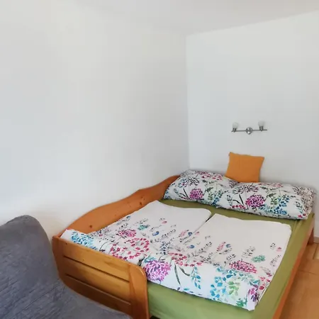 Apartman Kaméleon Ev Töltéssel *