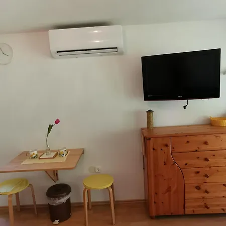 Kameleon Apartmanhaz Ev Toeltessel * Balatonszárszó